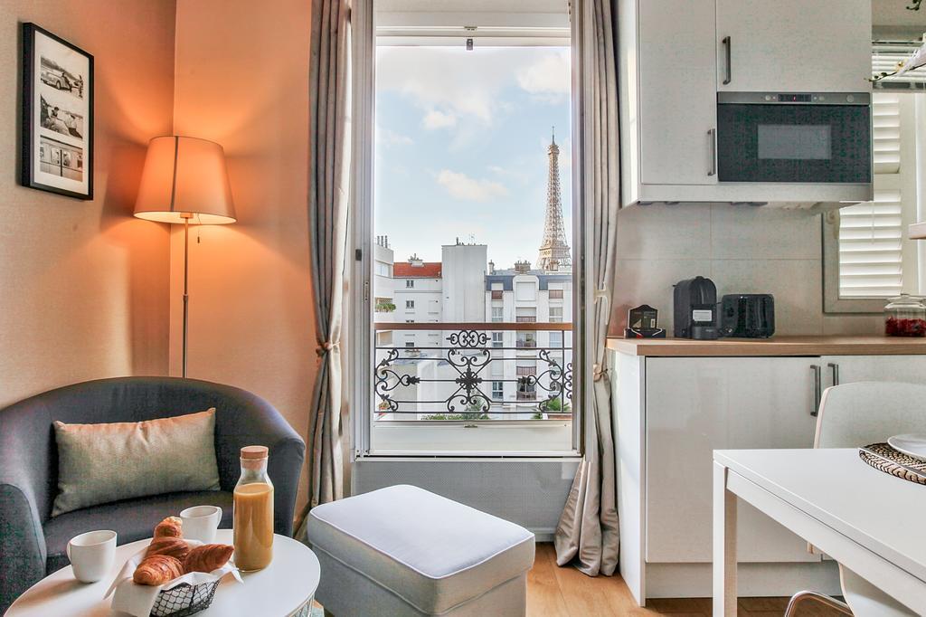 Lovely Nest Eiffel Tower Bottom Paris Luaran gambar